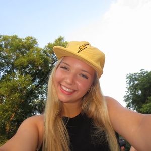 Meet your Posher, Chloe